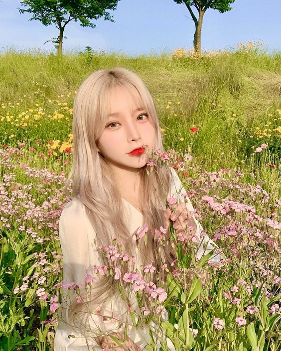 染发前一天不要洗头发~