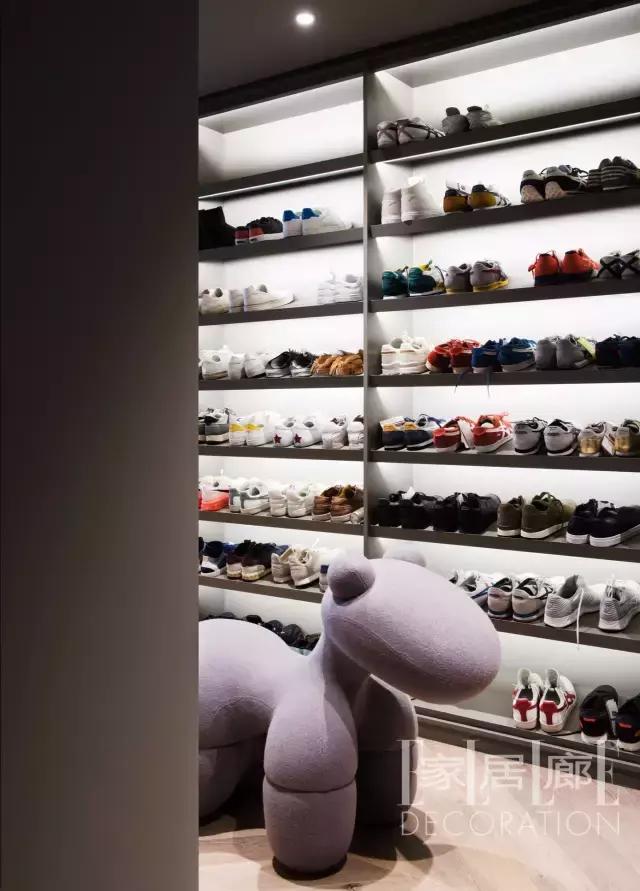 后面还收藏了他的鞋子~