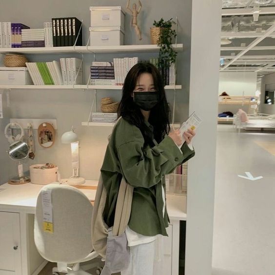 想要生活变得自律，就必须要有一个规律的生活作息，尽可戒掉熬夜的坏习惯！确保每天都可以有8个小时的睡眠时间，这样可以让我们的每日状态更好，精神有力地去完成每日的工作！