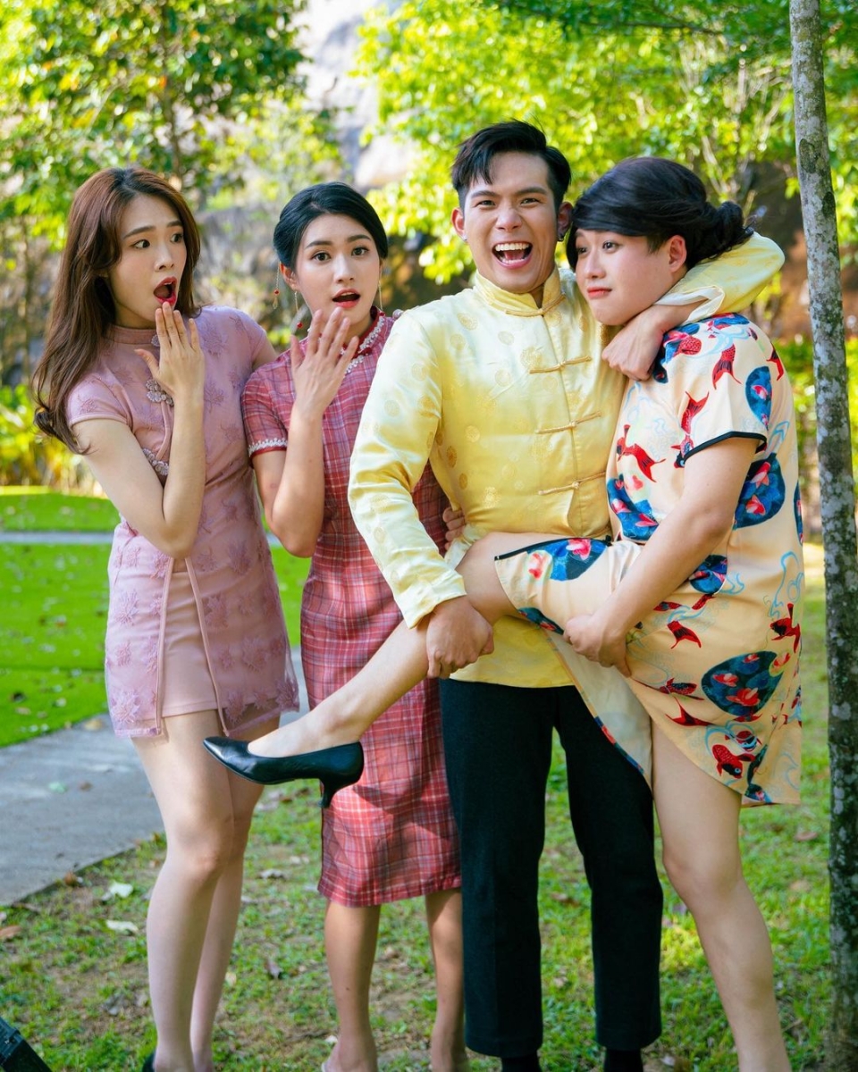 大马网红培永就邀请了秋雯来当【谁拿走我的12800】嘉宾咯~这次他们两人一起玩游戏~