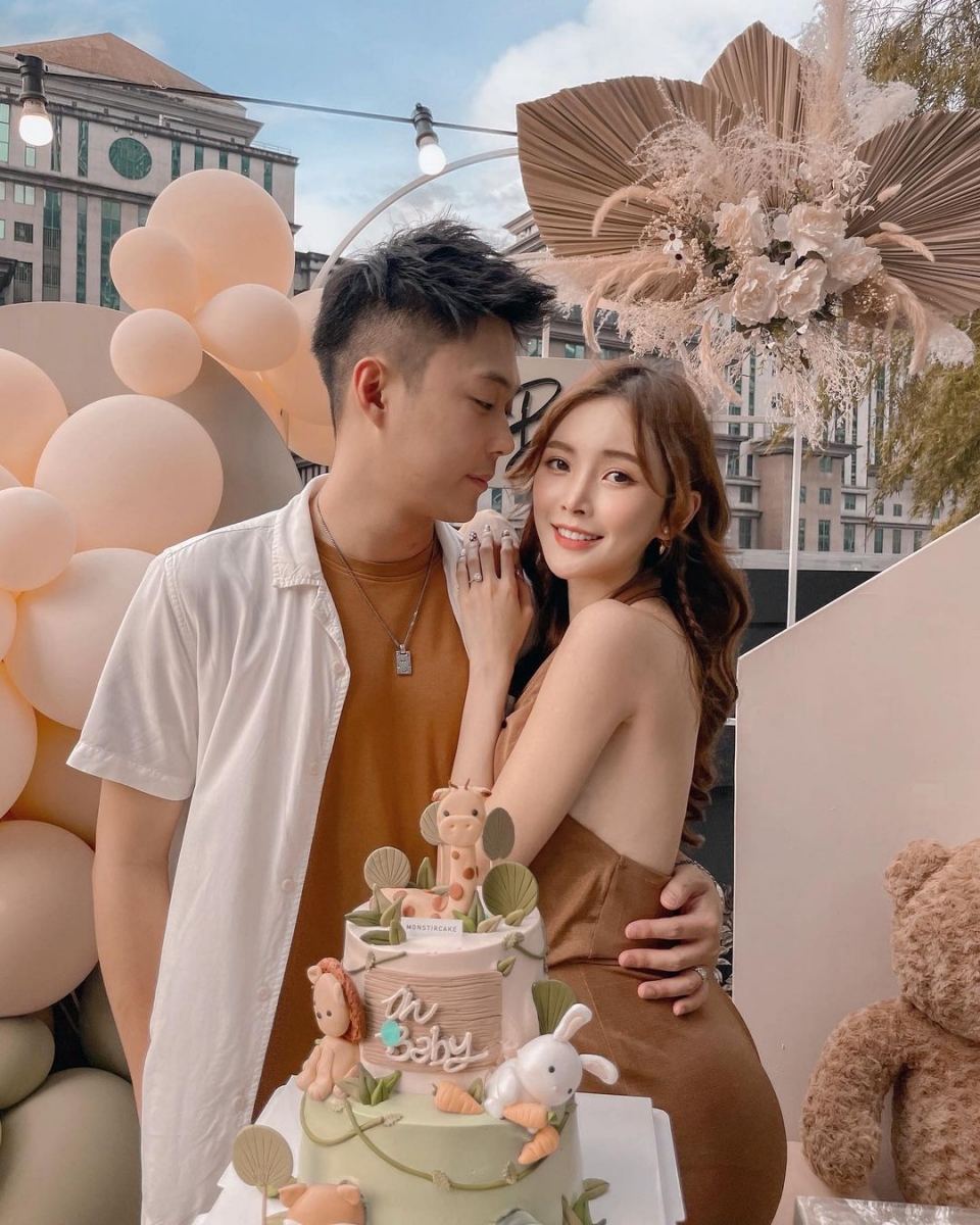 原本以为预产期会落在 3 月,没想到儿子提前来报道!当天,整夜彻夜难眠只睡了 3 小时,没想到一早就大喷血立马赶到医院「我真的啥都没准备好的心情,好突然」。