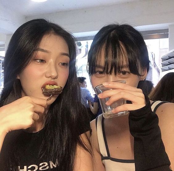 出门打卡,必不可少与闺蜜和男神自拍聚餐