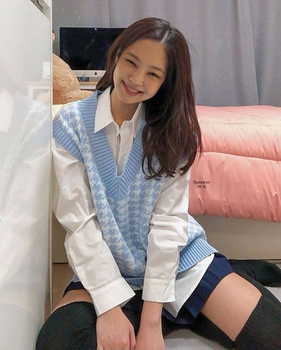 BLACKPINK成员都鲜少出现在综艺节目中,这次Jennie出现在《出差十五夜2》瞬间引起粉丝们的热议!在YouTube、韩国网站的留言板上都获得很多的关注!