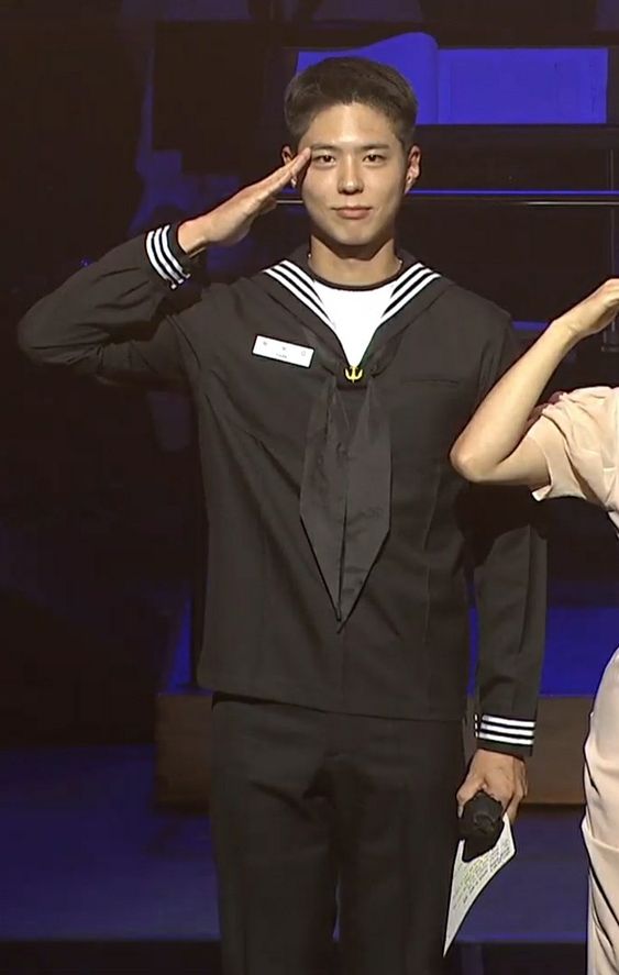 据悉朴宝剑向单位申请使用完假期后,才会悄悄的提早退伍。军队方面也考量到最近的疫情加重,所以希望朴宝剑可以在不透露给媒体知道的情况下,安静的退伍避免造成病毒传播问题。