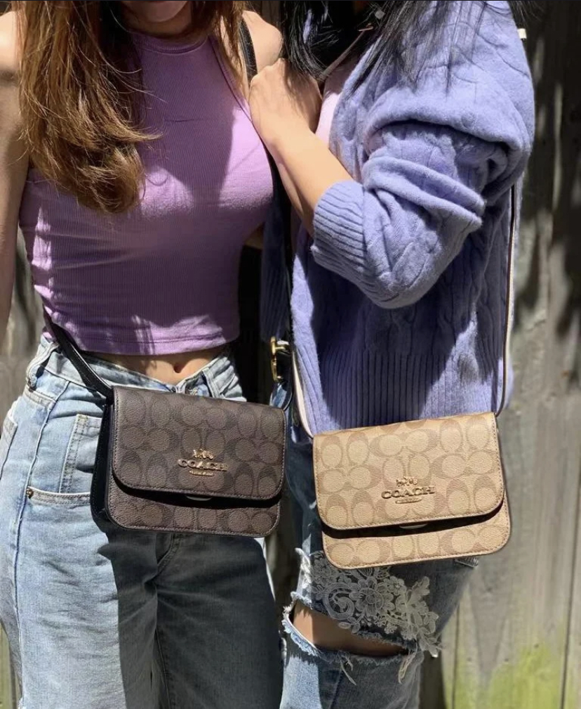 尤其是经典的老花款一点也不会过于显老,搭配各种穿搭都是很合适的~