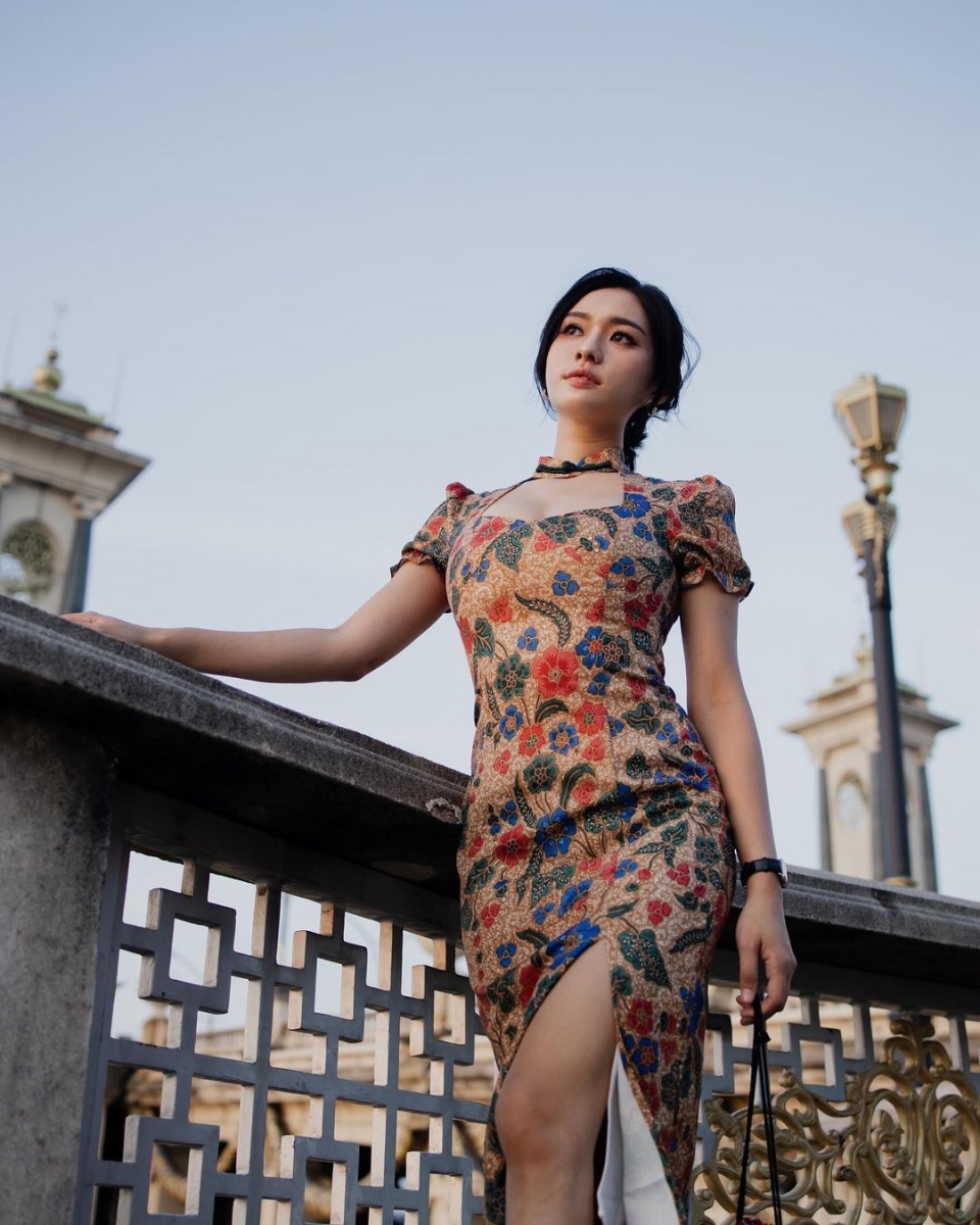 她也说到在现实生活中自己是一个较朴素的人,会打扮得光鲜亮丽是为了在网络上Po照片,生活上也没花很多钱。