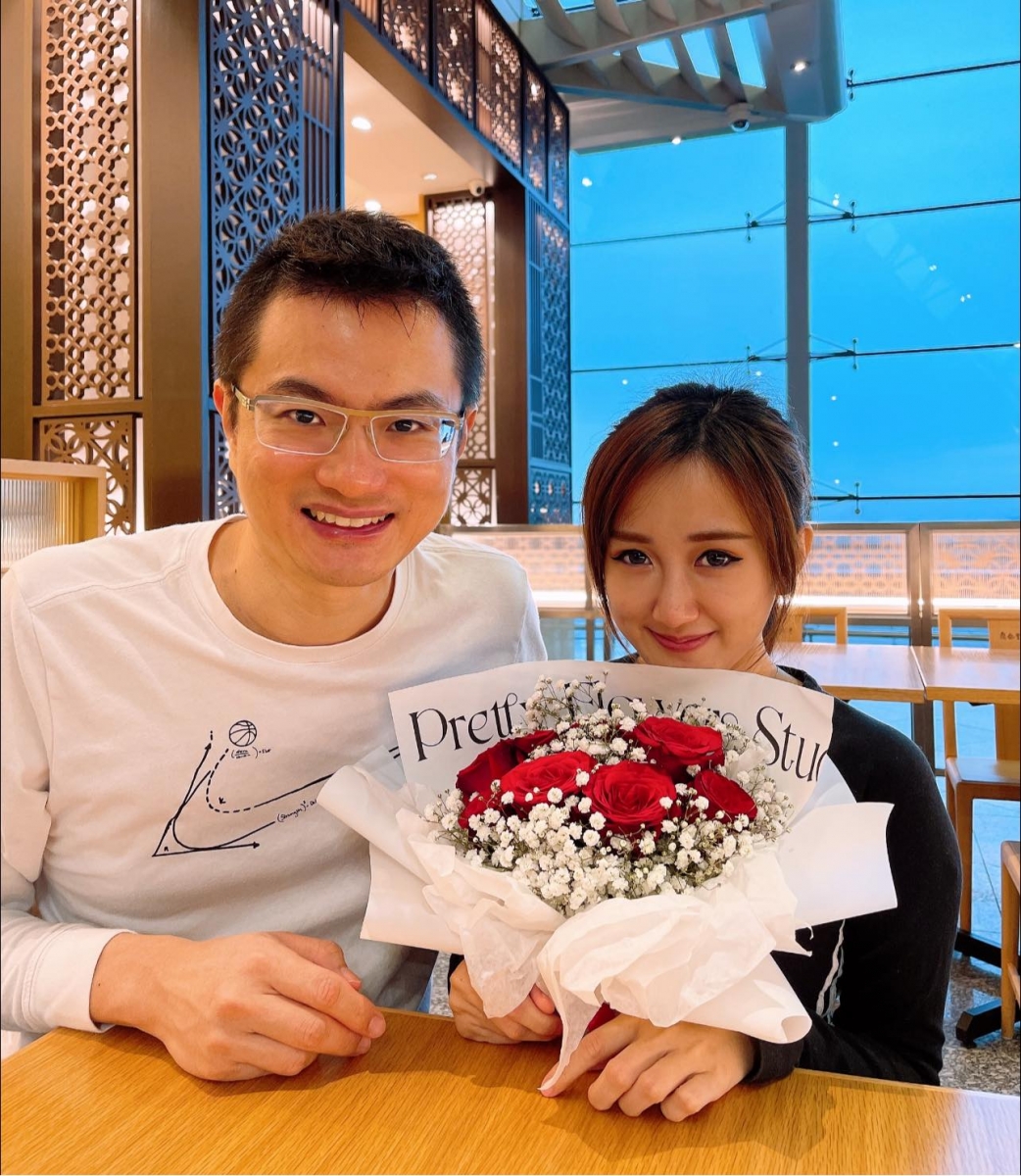 有网民希望他们两人能够在一起，还说他们天生一对、郎才女貌。