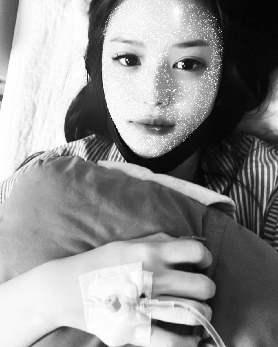 Harry Pang担心老婆一个人去隔离,照顾不好自己,看着自己的老婆受苦受累他自己心里也感到不好受。