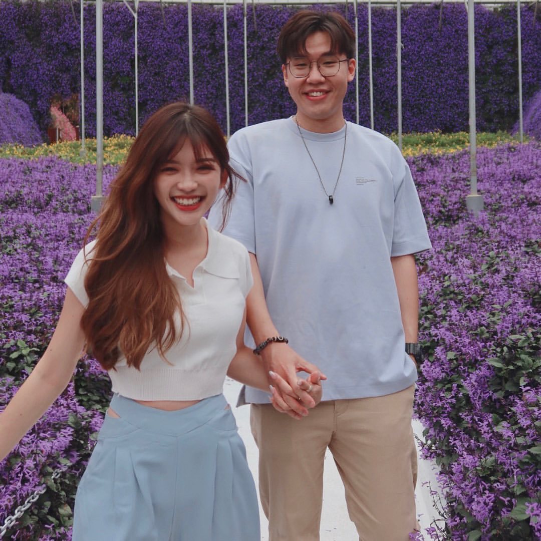 被主持人问及当天是否有送上祝福，Danny 则尴尬表示「坦白说没有」~只是默默地点了赞，以这种方式献上祝福