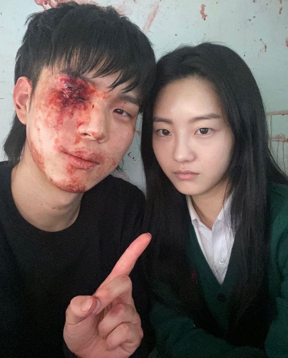 Netflix新大制作《All of Us Are Dead》恐怖漫改剧，人类感染病毒成丧尸幸存者展开逃亡！, image size:964x1200