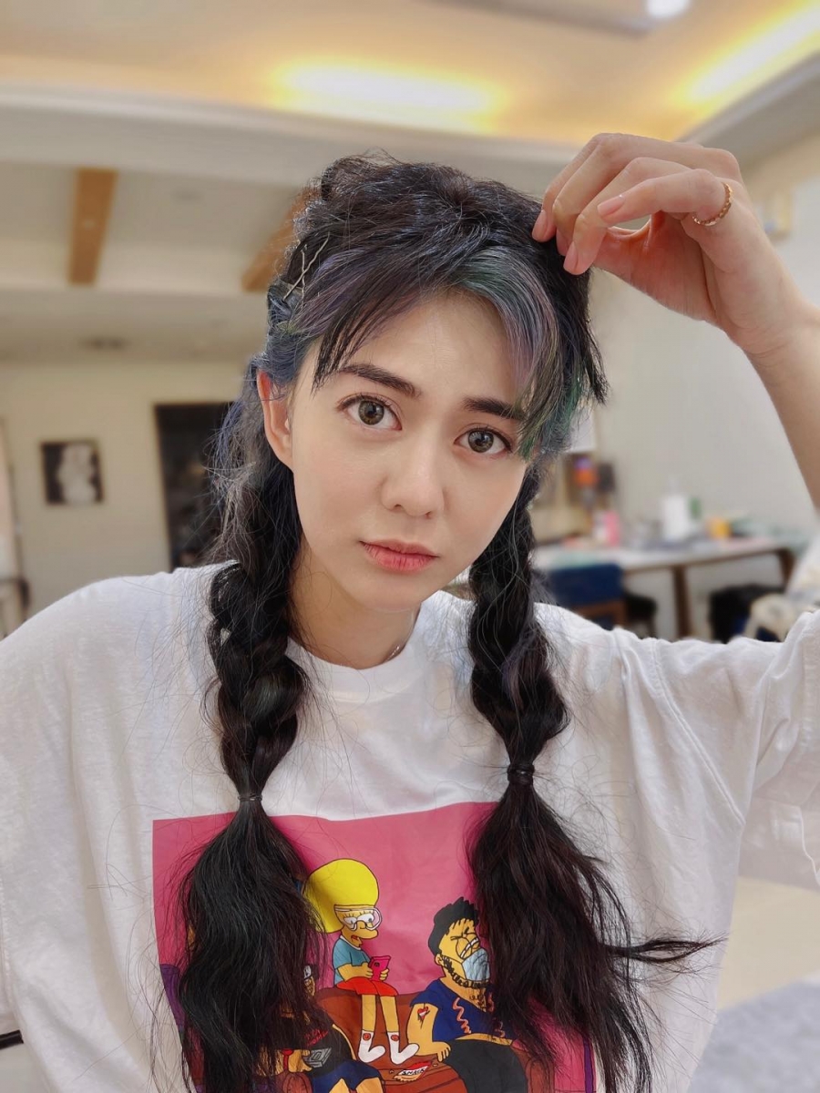 当时的她并不知道原来是因为自己不常笑,才惹得同学不开心。