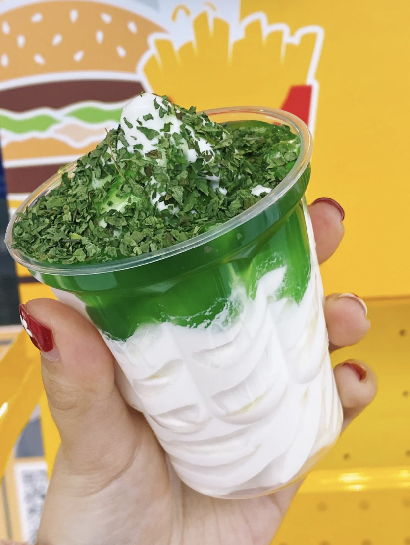 因为搭配了酸酸甜甜的青柠,虽然看起来香菜碎的数量很多,但已经被青柠的香味盖过只有淡淡的香味。