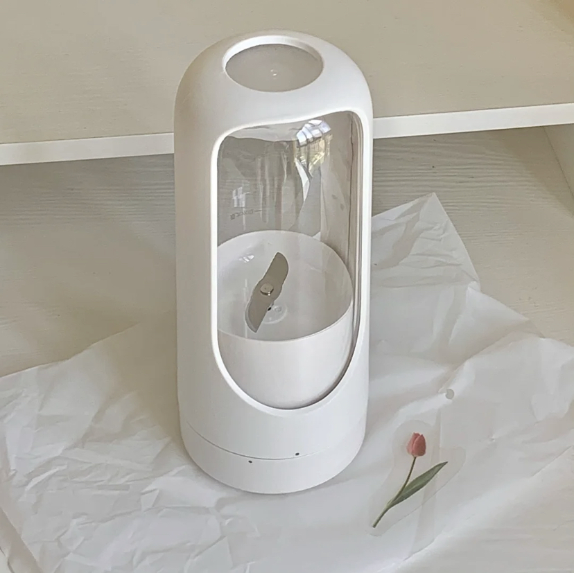 简约又方便随意携带的榨汁杯,功能性很强而且还是无限的哦!