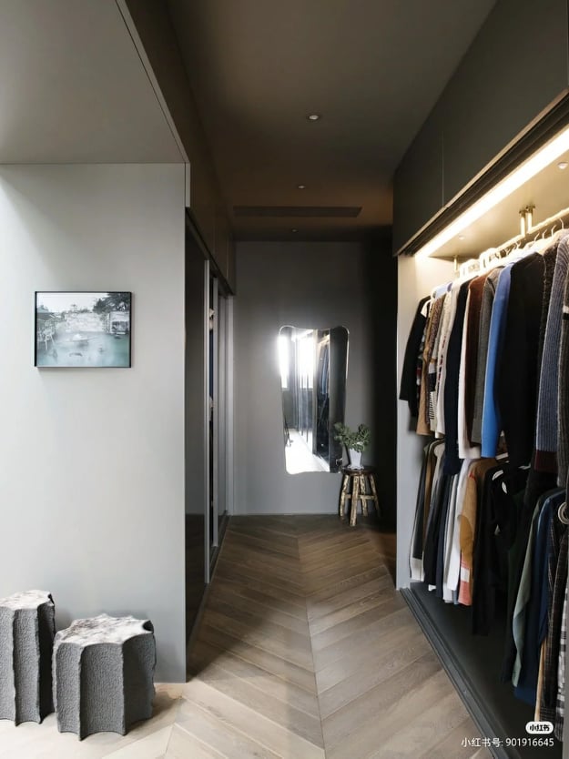 衣帽间是采用全自动感应式的~