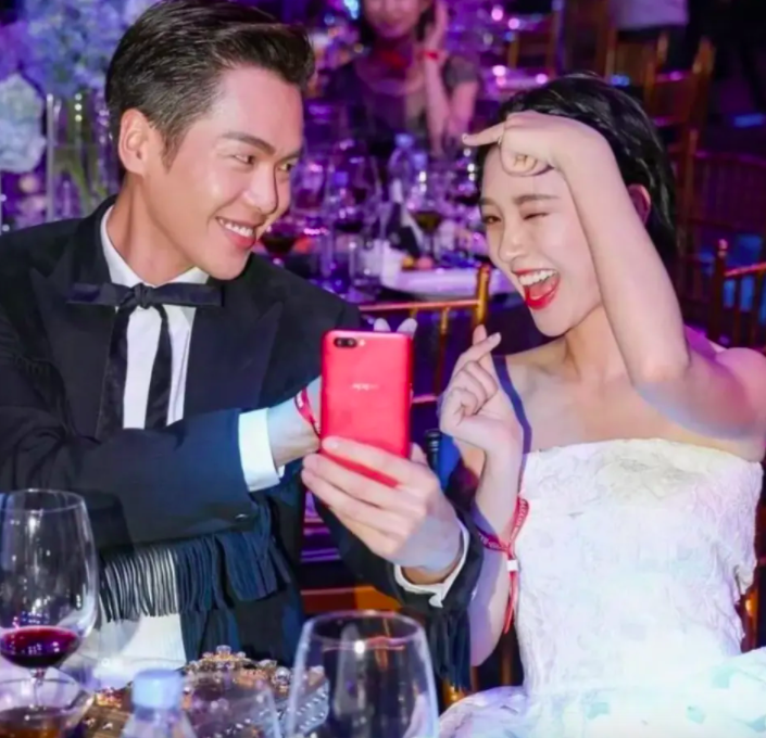 张若昀完全就是把唐艺昕当成公主来宠,给了老婆满满的安全感~