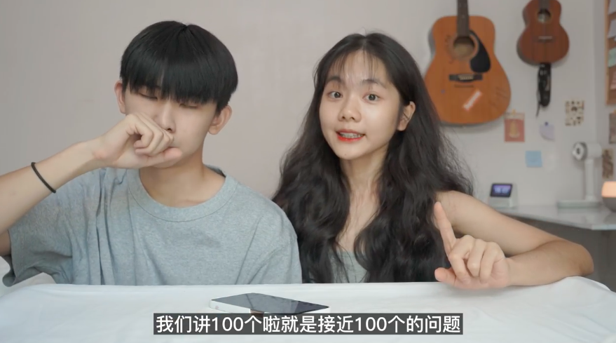 关于 Q&A, 大家最好奇的问题就是瓦妮的恋爱故事。瓦妮宣称和艾瓦特从中学就认识,当时他就坐在她前面,是艾瓦特主动追求她。