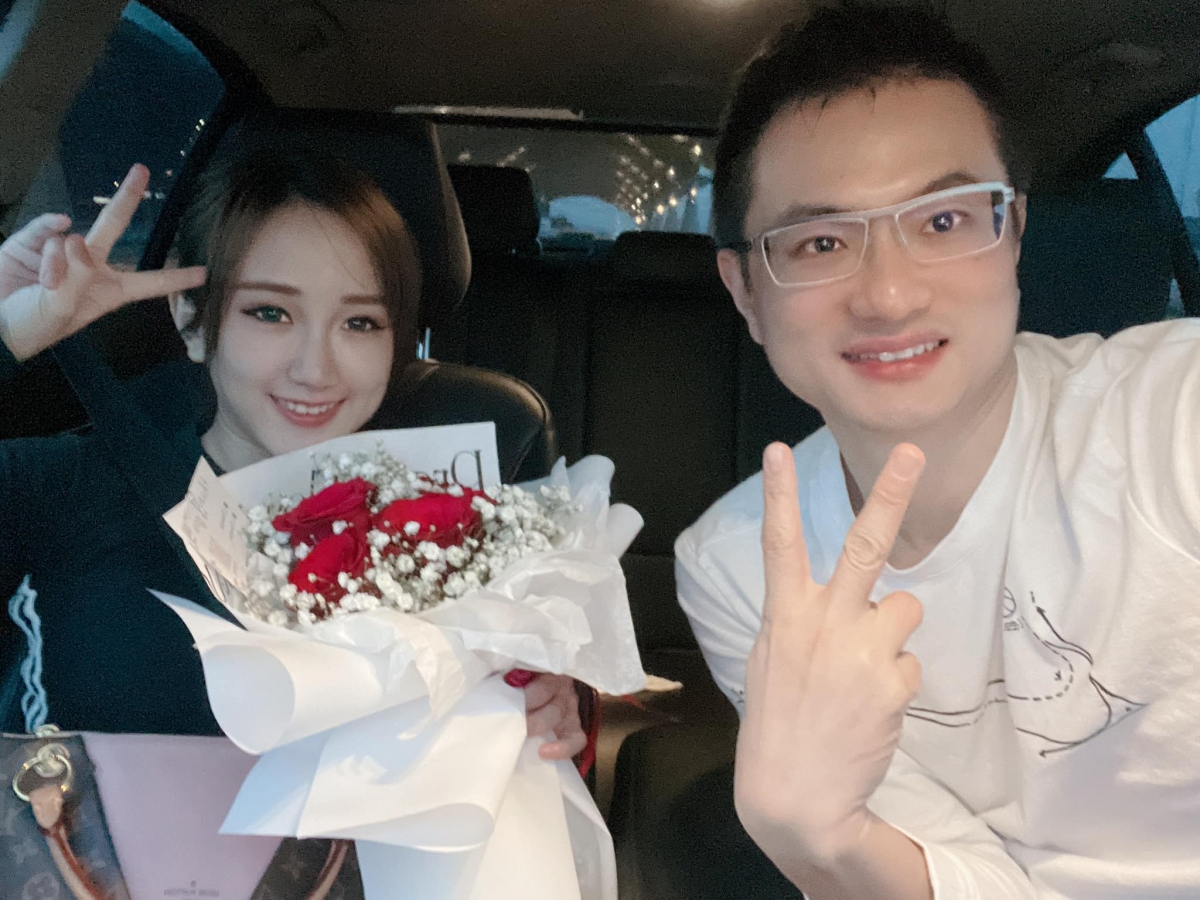 在此之前，江昭上也Po了一段“访问”杨宝贝的视频，当时他也很好奇问道，杨宝贝究竟谈过多少次恋爱，当她回答“4次”的时候，江昭上当即「哇」还一脸“不可置信”的表情。