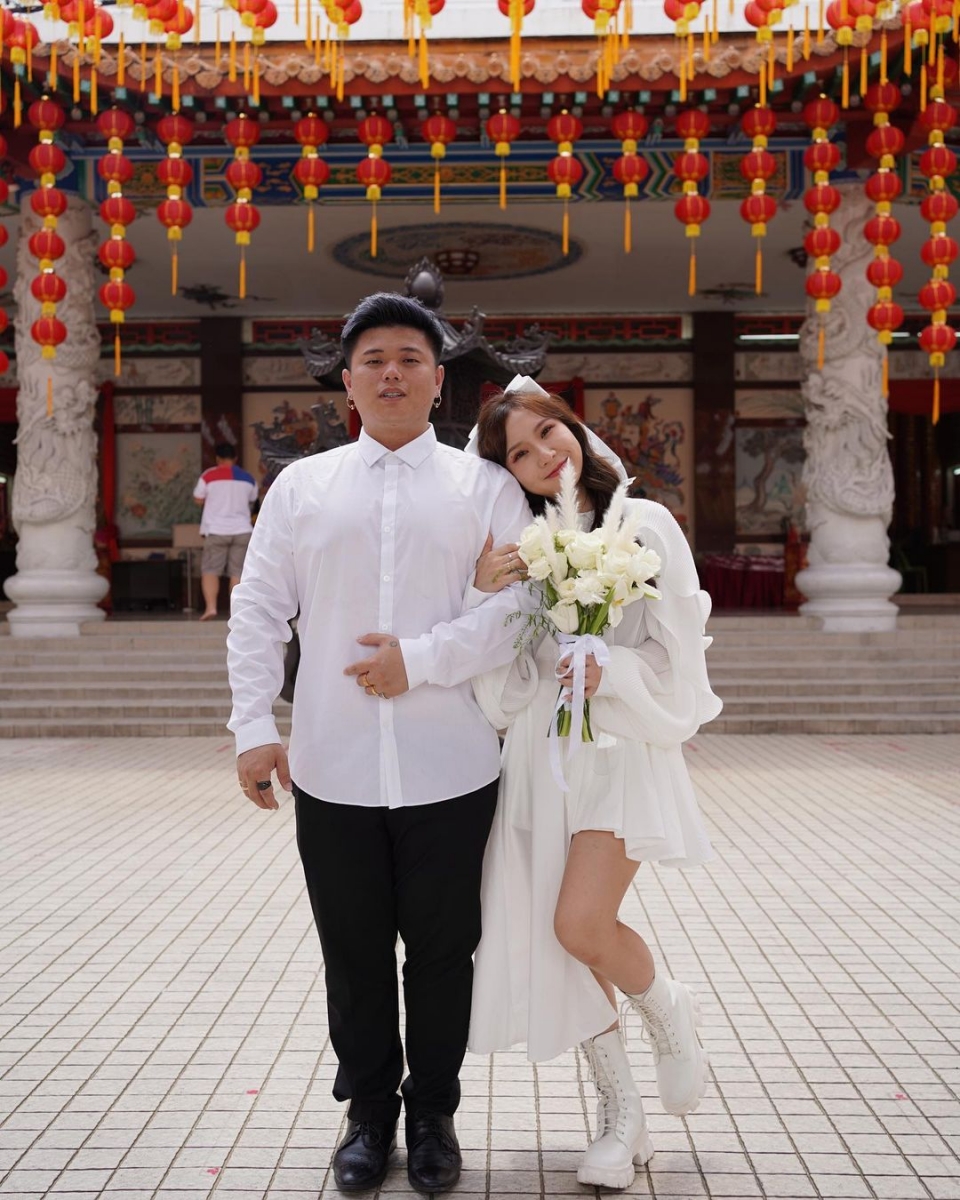 阿旺前些日子也首次现身回复闪婚背后的原因!有网友问到「好奇你和香米是怎样复合」?阿旺则感慨表示「其实爱情这种东西,有时候要在失去后才会懂得珍惜」。