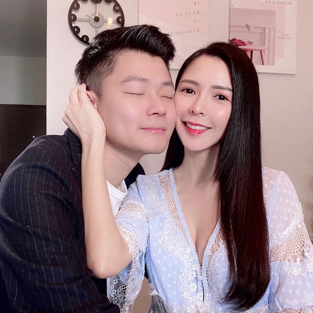 网友们也纷纷献上祝福：「祝玉玉女神和hanz两周年快乐」