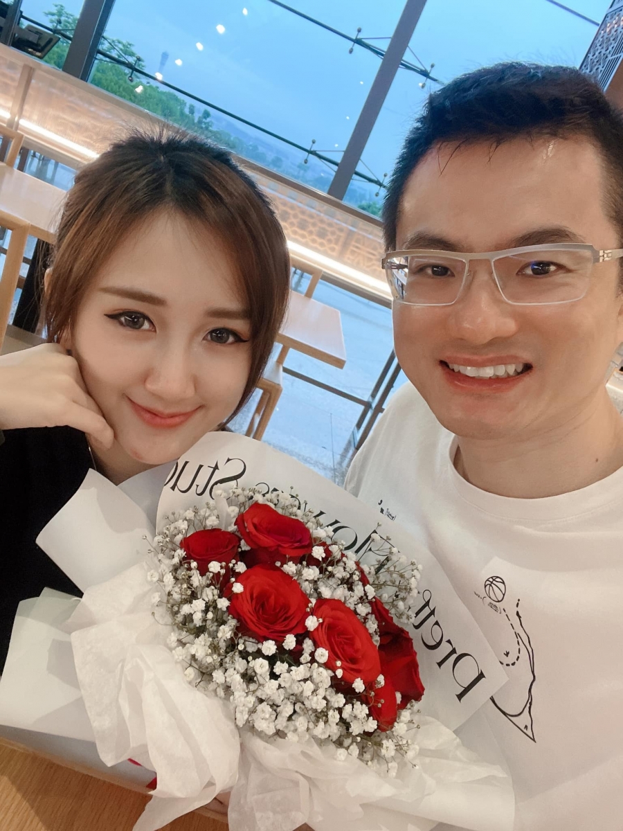 当时杨宝贝也发文做出解释，江昭上只是基于礼貌性才送她的情人节花束，并无任何特殊意义。