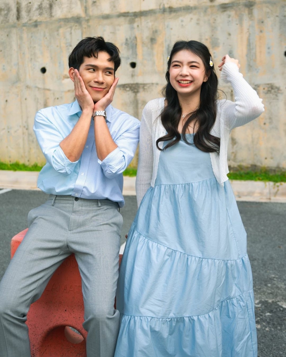 俩人在屏幕里的互动总是粉红泡泡爆满屏，在网友眼里根本是天作之合的一对 CP。