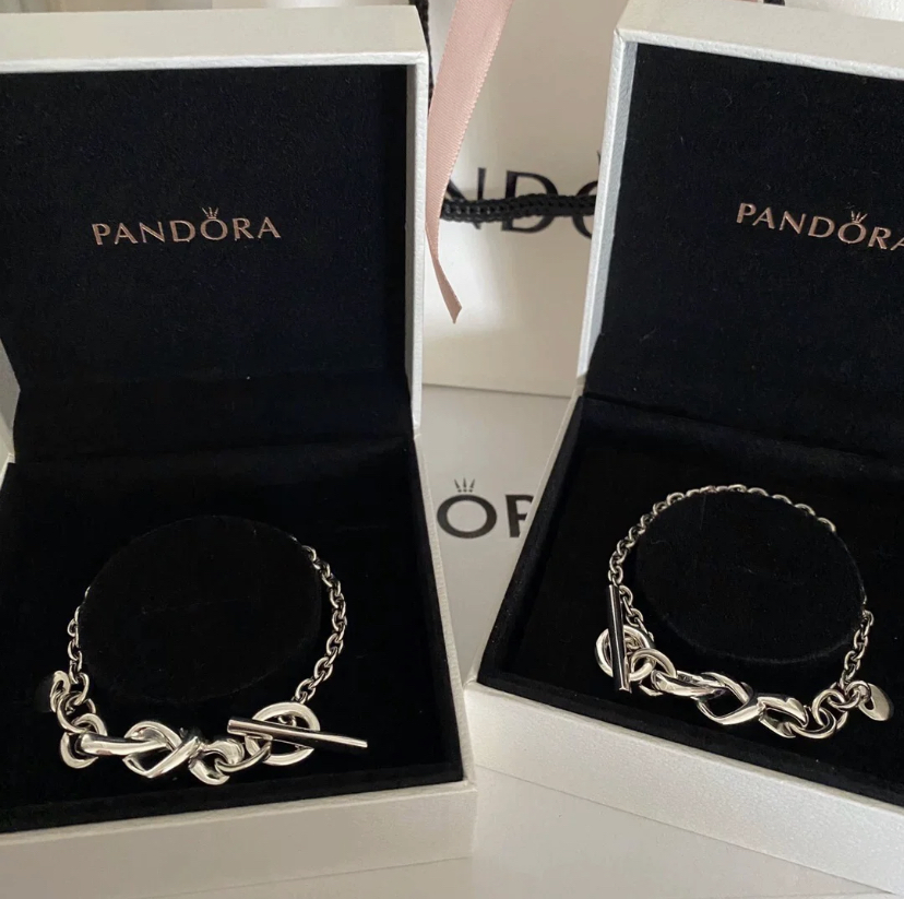 男生也是可以佩戴女生最爱的Pandora的!他们家的银饰手链有中性款都很适合男生佩戴