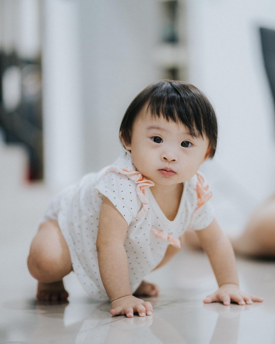 谈及妹妹的最新近况,夫妻俩也坦言目前妹妹的情况都很好,医生说骨骼和肌肉都发展到良好~