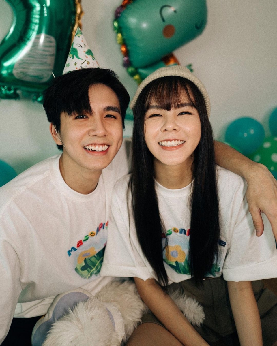 小俩口坦言在一起那么多年，肯定需要时间来磨合以及接受对方的不完美。最重要的是双方都愿意包容彼此的缺点，相互理解，彼此欣赏才是爱情走得长远的秘籍