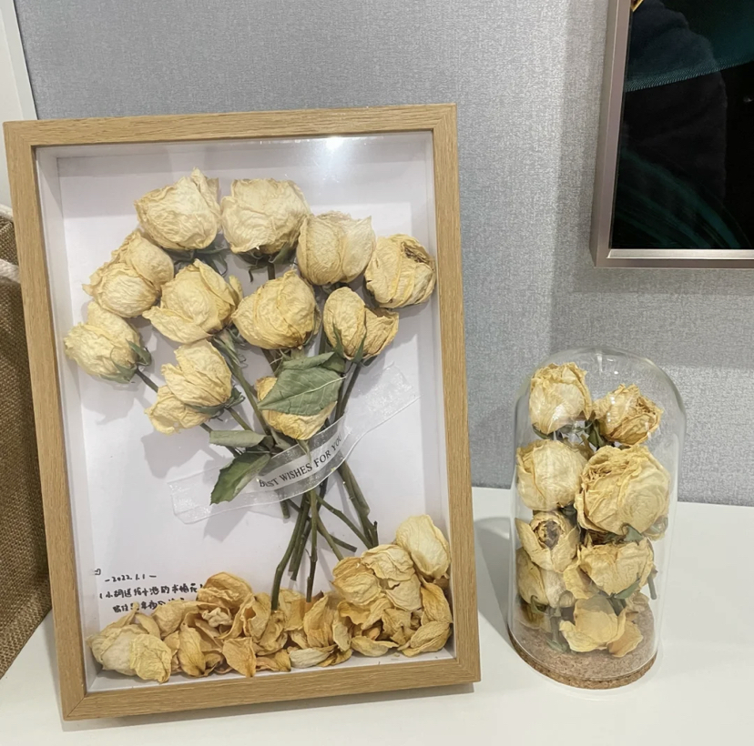 最后大家也可以在相框板上写上日期、小短句等,稍微设计一下让相框看起来更有氛围感就可以了~