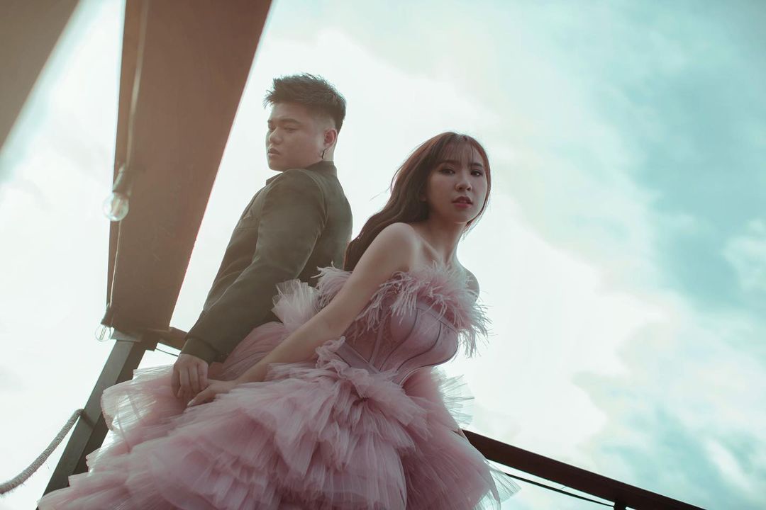 他承认分手后各自都过上形同陌路的生活,失去了才知道对方的存在有多么重要「才体会到发现原来我们在一起的时候,彼此是有多么付出,在一起的时候却察觉不到」。