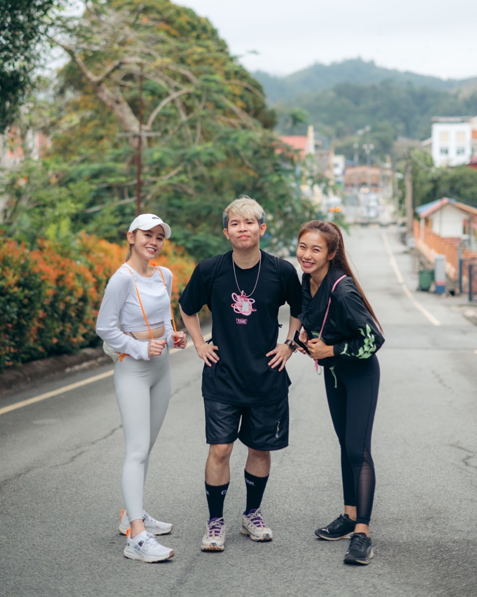 话说,3P 成员 Kevin 在昨日也不忘放闪晒出和 Michiyo 以及 Michieeelam 合照,配文表示「情人节快乐大家」。