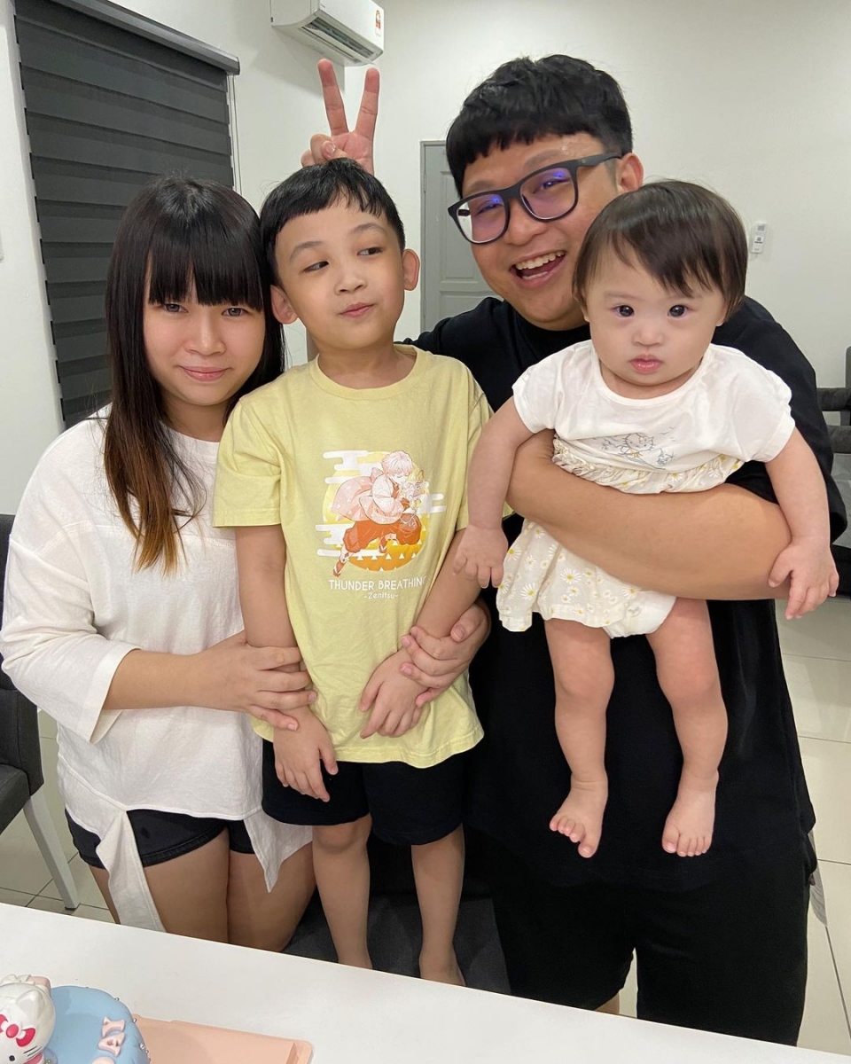 打从得知女儿是唐氏宝宝起，夫妻俩就决定将余生的陪伴与照顾都给女儿，盼她能在爸妈的臂弯下平安喜乐成长就足矣