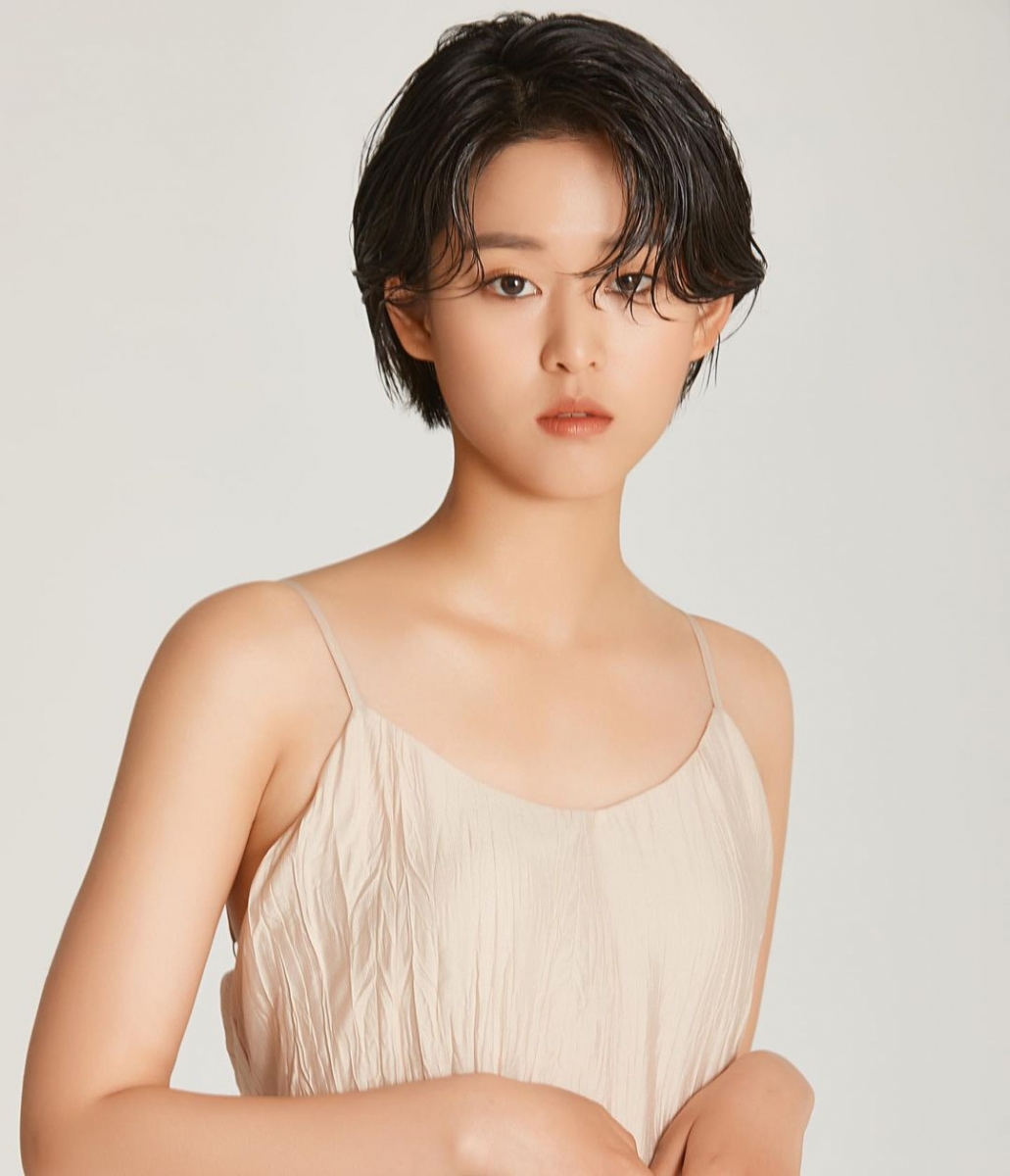 有网友就表示从听声音是有一点猜出是女演员,只是没想到她的年龄竟然已经28岁了,感到非常惊讶的同时也称赞她的演技很棒!