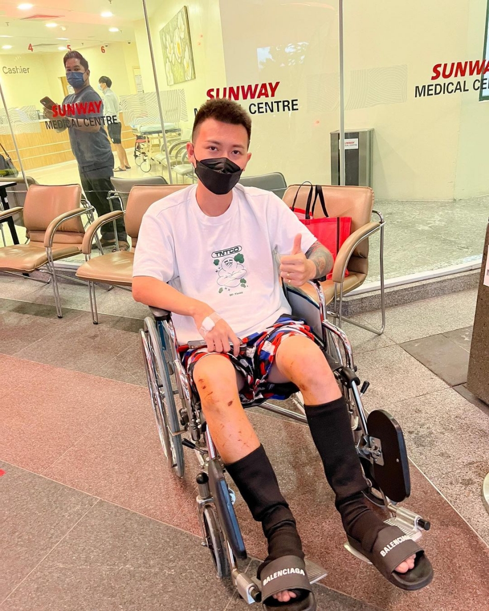 Charles 之所以会受伤入院是因为从某处摔了下来,摔下来的那一刻完全失去意识,直接晕了过去