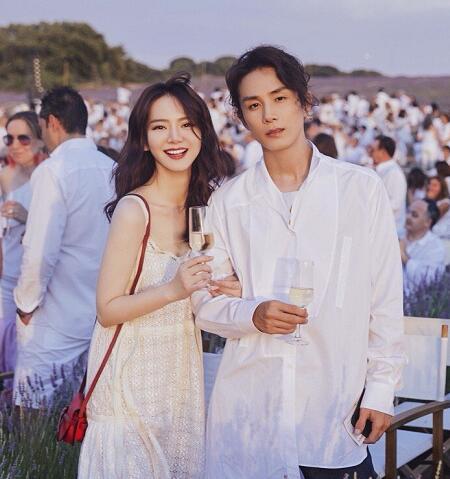 说到圈内最恩爱的夫妻之一绝对少不了戚李香