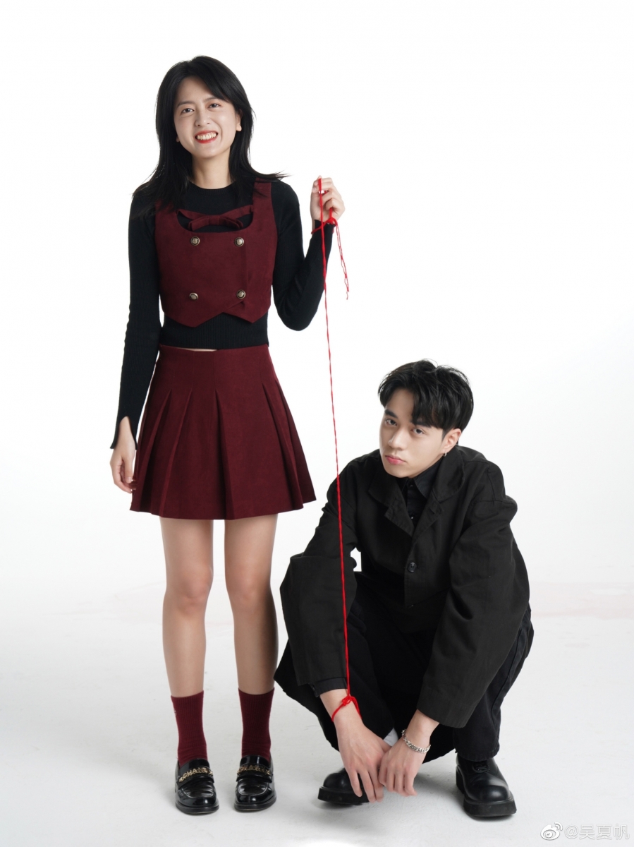 便决定下凡亲自为户小帆牵红线并由此开展的一系列的搞笑又甜蜜的脱单计划!