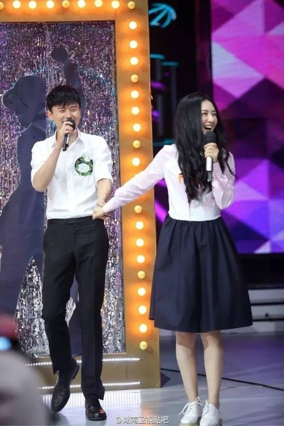 张杰表示不行,不管你妈妈有没有习惯,你也不能这么做。言语里尽是对长辈的尊敬!