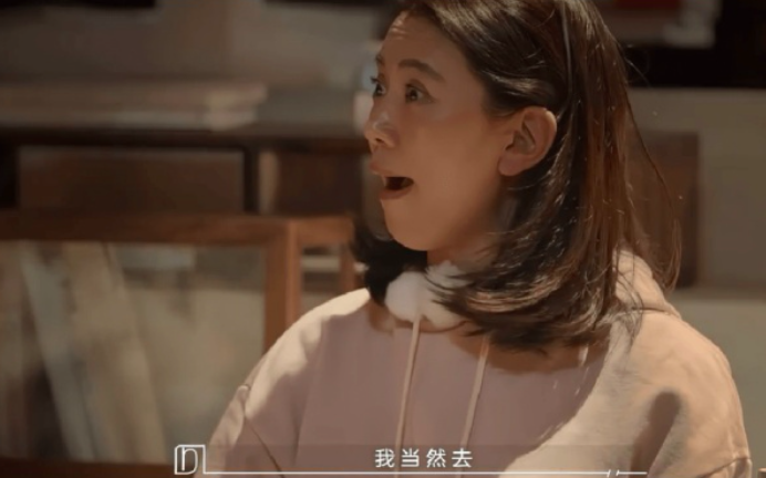 那时候的第一个想法就是「这样吧~跟过去看看」,于是便拉着张智霖展开跟踪之旅