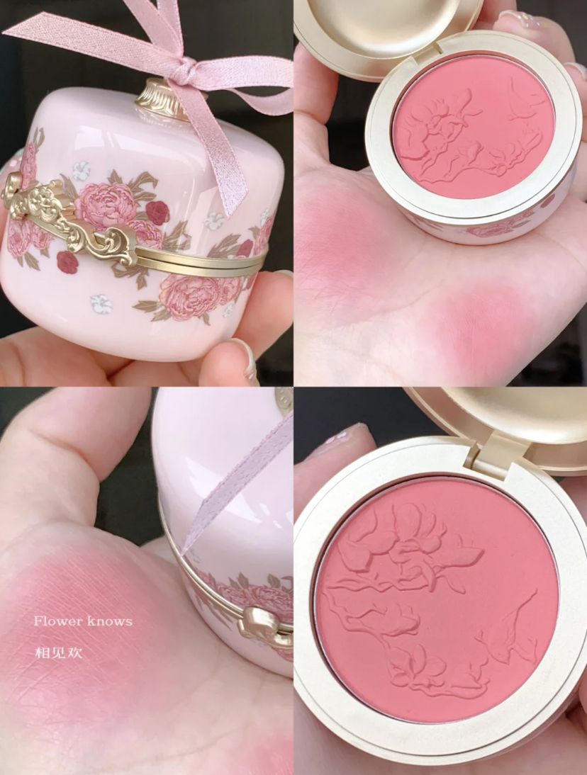 拥有着经典复古的胭脂盒设计，看一眼就让人心动！