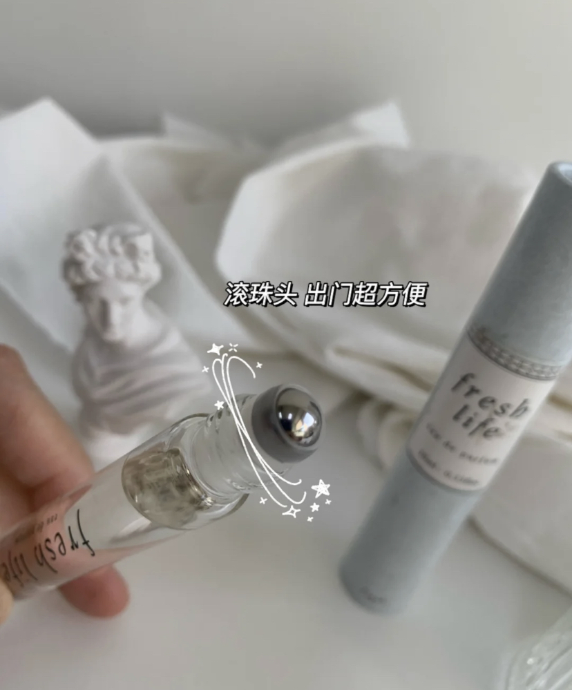 常高级的清冷香味,就像是高冷的女神身上带有的气质一样,仔细一闻就会带有一丝丝柑橘柚子调。