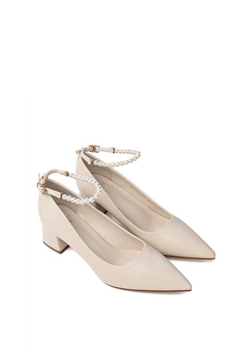 6.Disney Princess Belle Bibliophile Classic Pump Heels