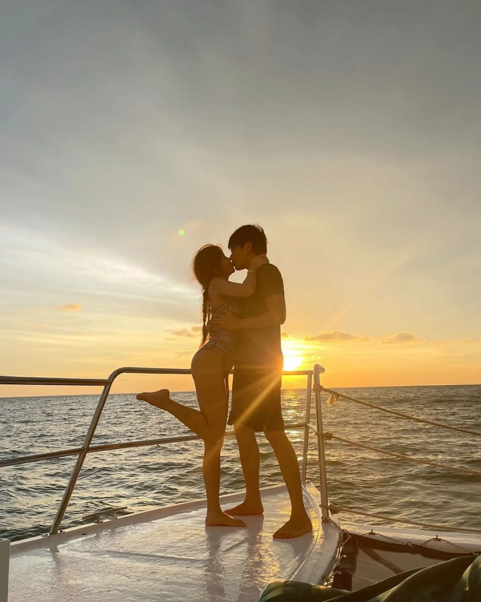 虽然两人没有公开承认“男女朋友”关系,但在许多网友的心中他们已经是一对~