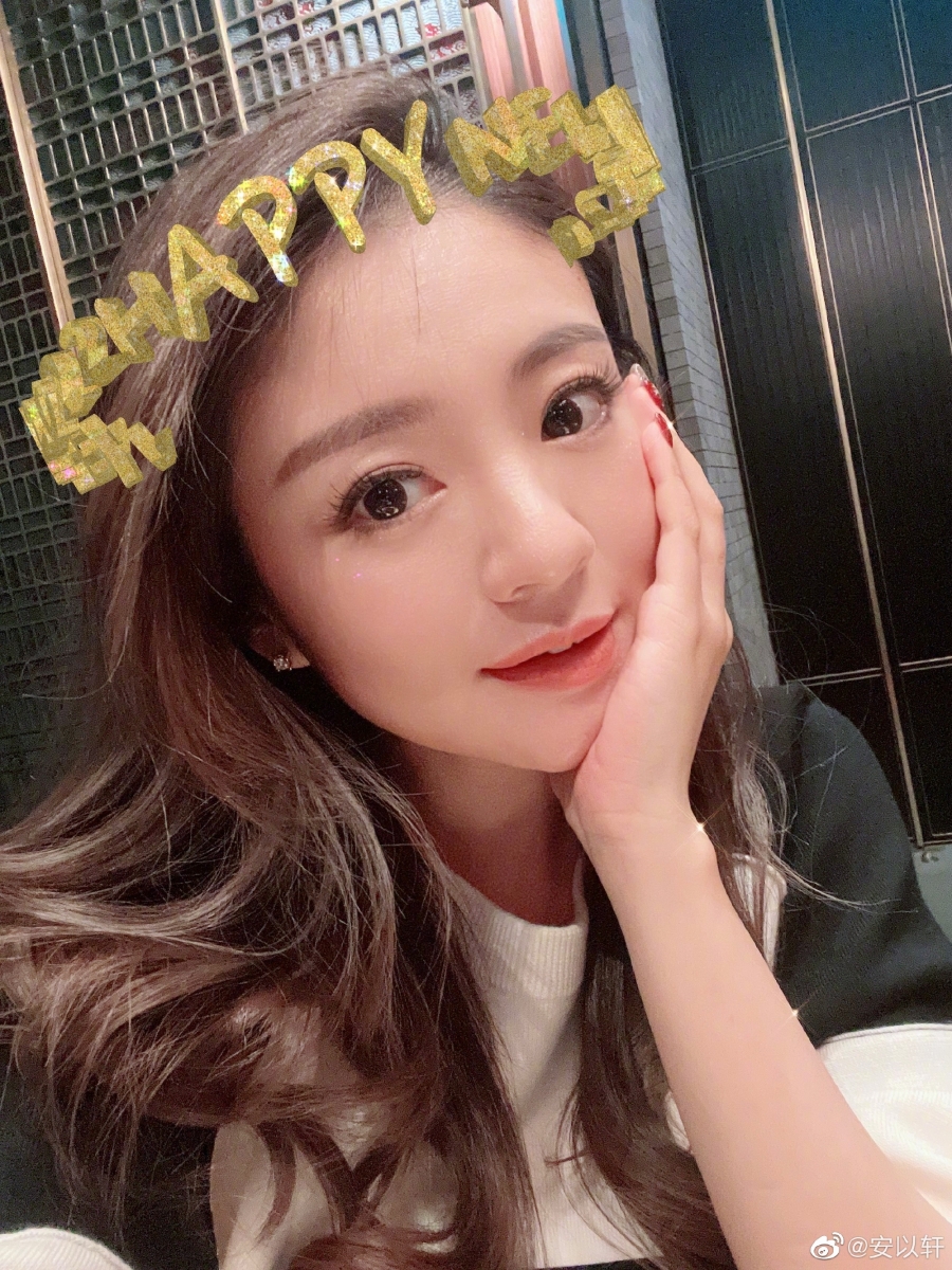 安以轩在老公涉嫌洗钱和非法赌博的风波后,首晒照片瞬间引起热议