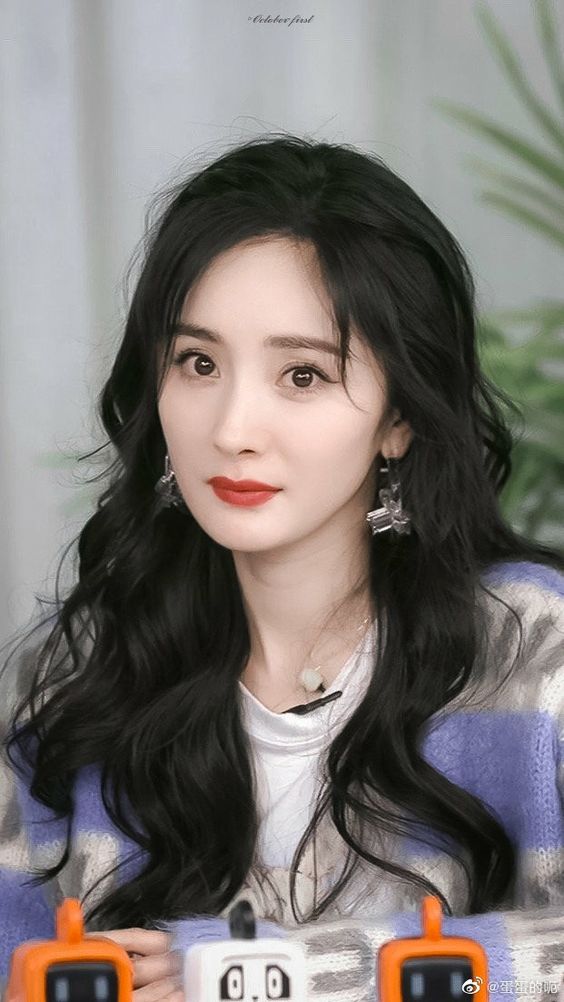 「杨幂本人看到热搜都是无语想问一句你没事吧的程度」