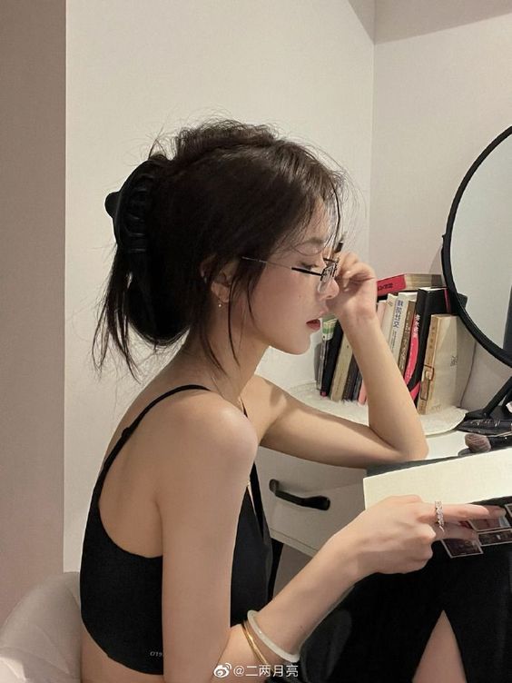 刚开始可以给自己定制好一个一年、每月或每周的存钱目标,主要看大家打算存多少数额。