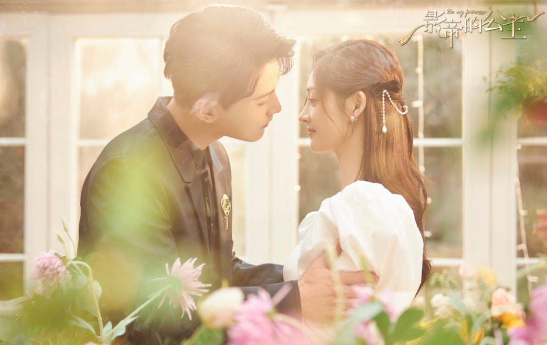 但这部却加入奇幻+搞笑+现代古代场景转换的元素,想要“轻松无脑”看剧的话,这应该是个不错的选择~