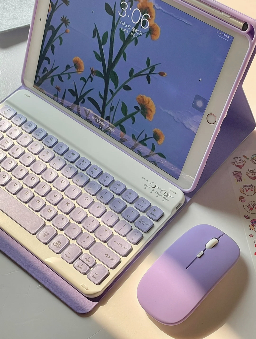 同时是iPad保护壳、迷你支架、还自带有迷你键盘,出门使用时也太方便了吧~