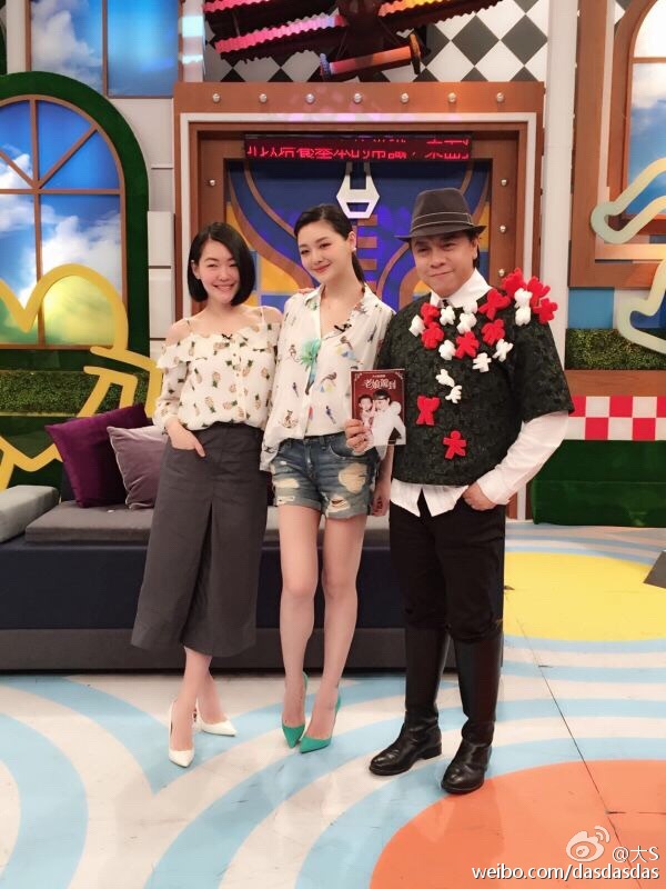 最让人讽刺的是原来小 S 曾在节目上骂过具俊晔,当时因为和大 S 绯闻具俊晔退了《娱乐百分百》通告