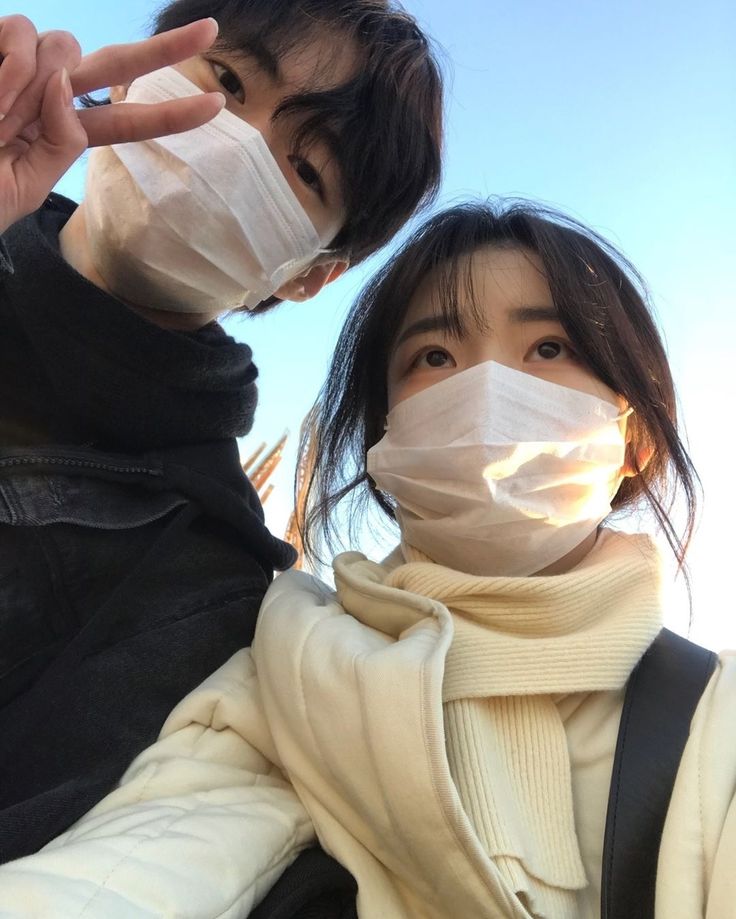 吵架或是有争执的时候不冷暴力，要懂得先去了解她的想法。带她去见自己的朋友时不冷落她，要注意她事后又感到陌生或尴尬，照顾好对方的感受。