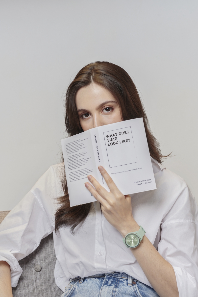 醒目的薄荷绿色调稍显活泼和年轻化一些,炎炎夏日里的一抹清新。